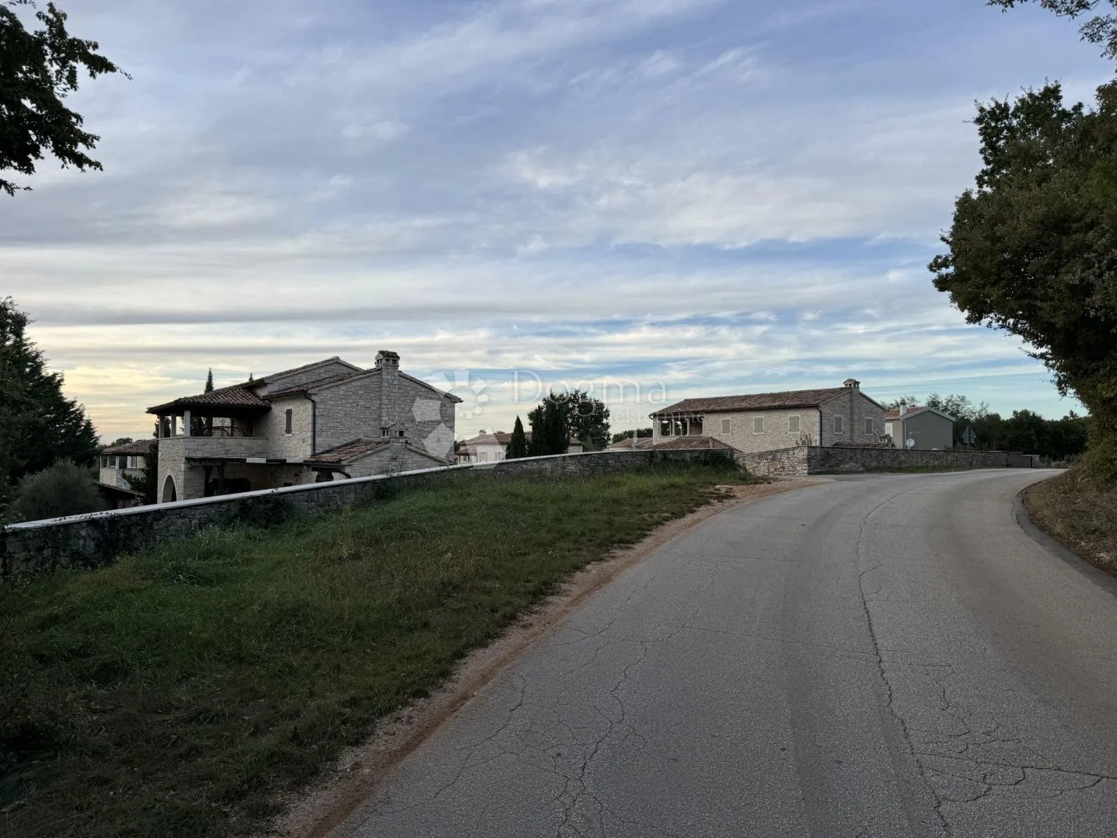građevinska parcela 554 m² sa projektom za modernu vilu sa bazenom - slika 11