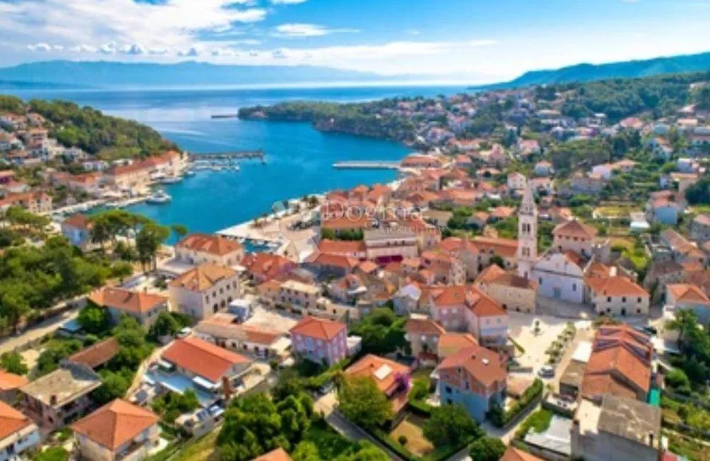 hvar građevinsko zemljište komercijalne namjene u srcu otoka hvara - slika 8