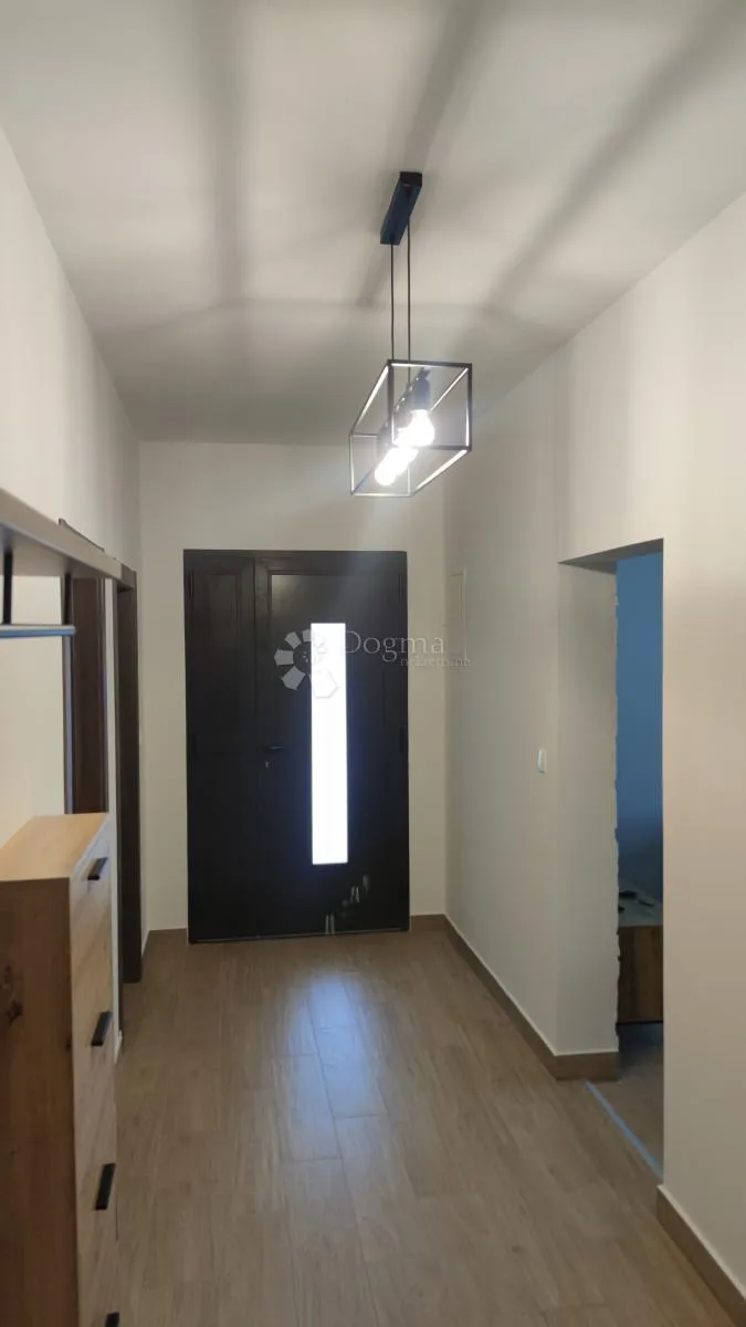 kuća na samo 20 m od uređene plaže! - slika 26