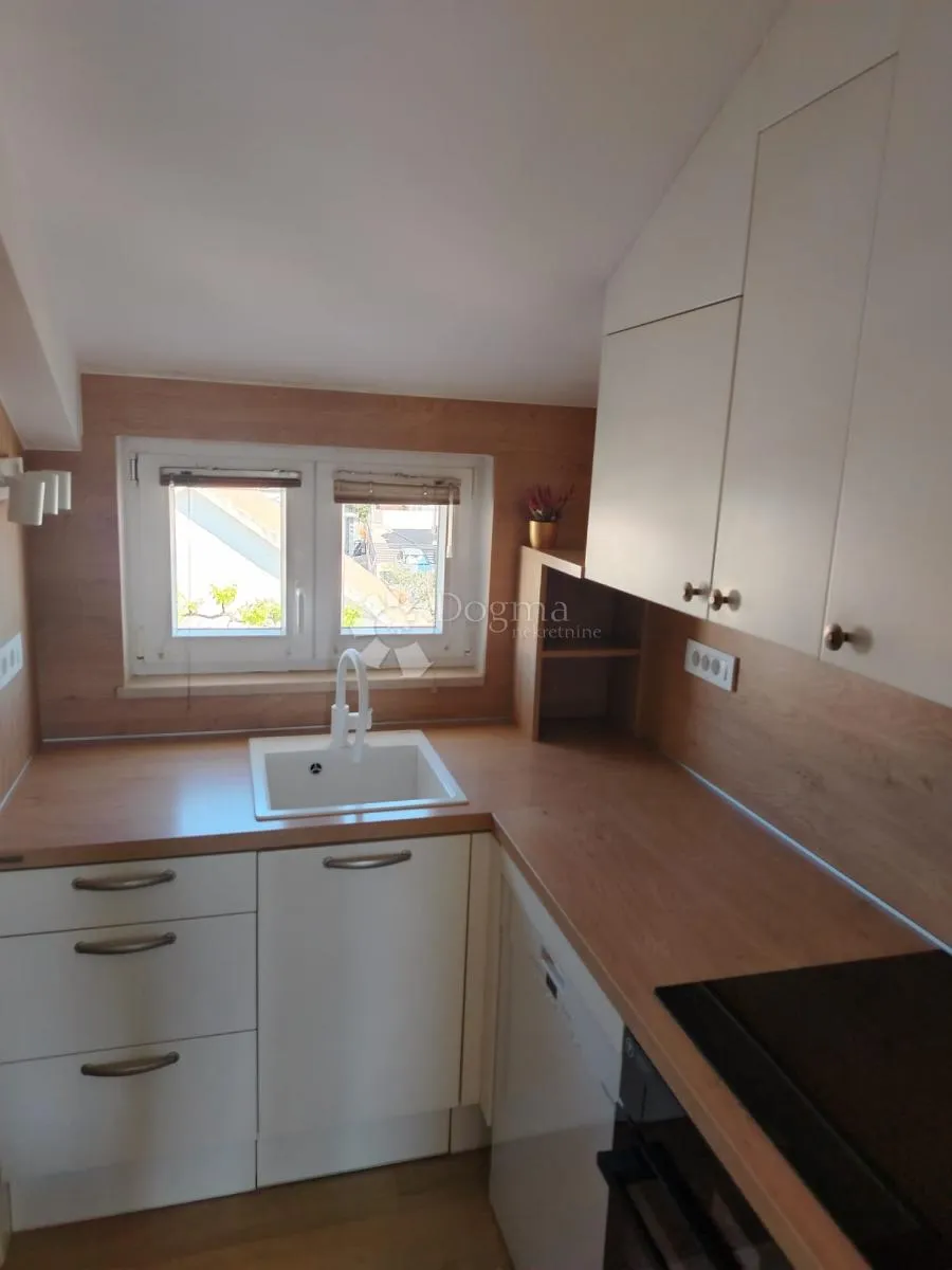 vodice - apartman 80 m2 + potkrovlje 80 m2 - 100 metara od mora - slika 2