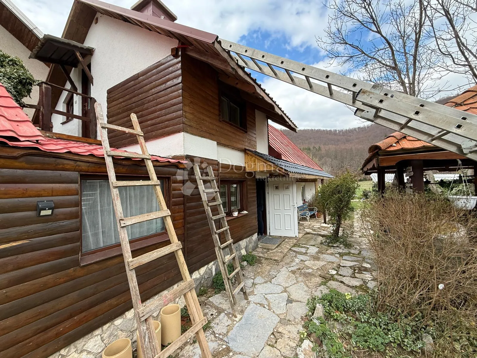 kuća 2 apartmana 2 građ zemljišta poljo 3000m2 - slika 2