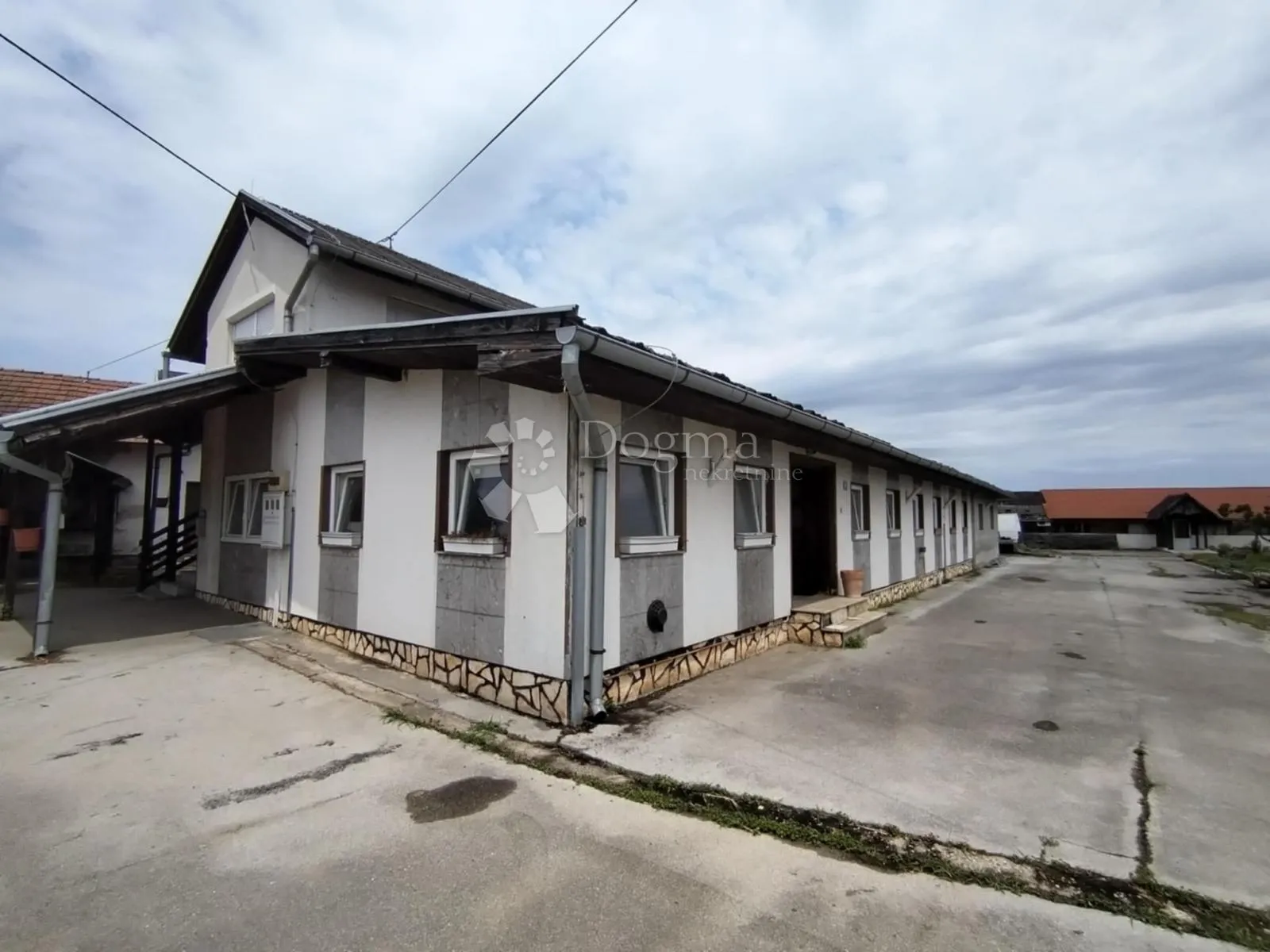 nekretnina za potpunu adaptaciju – nekadašnji dom za starije osobe, budančevica - slika 2
