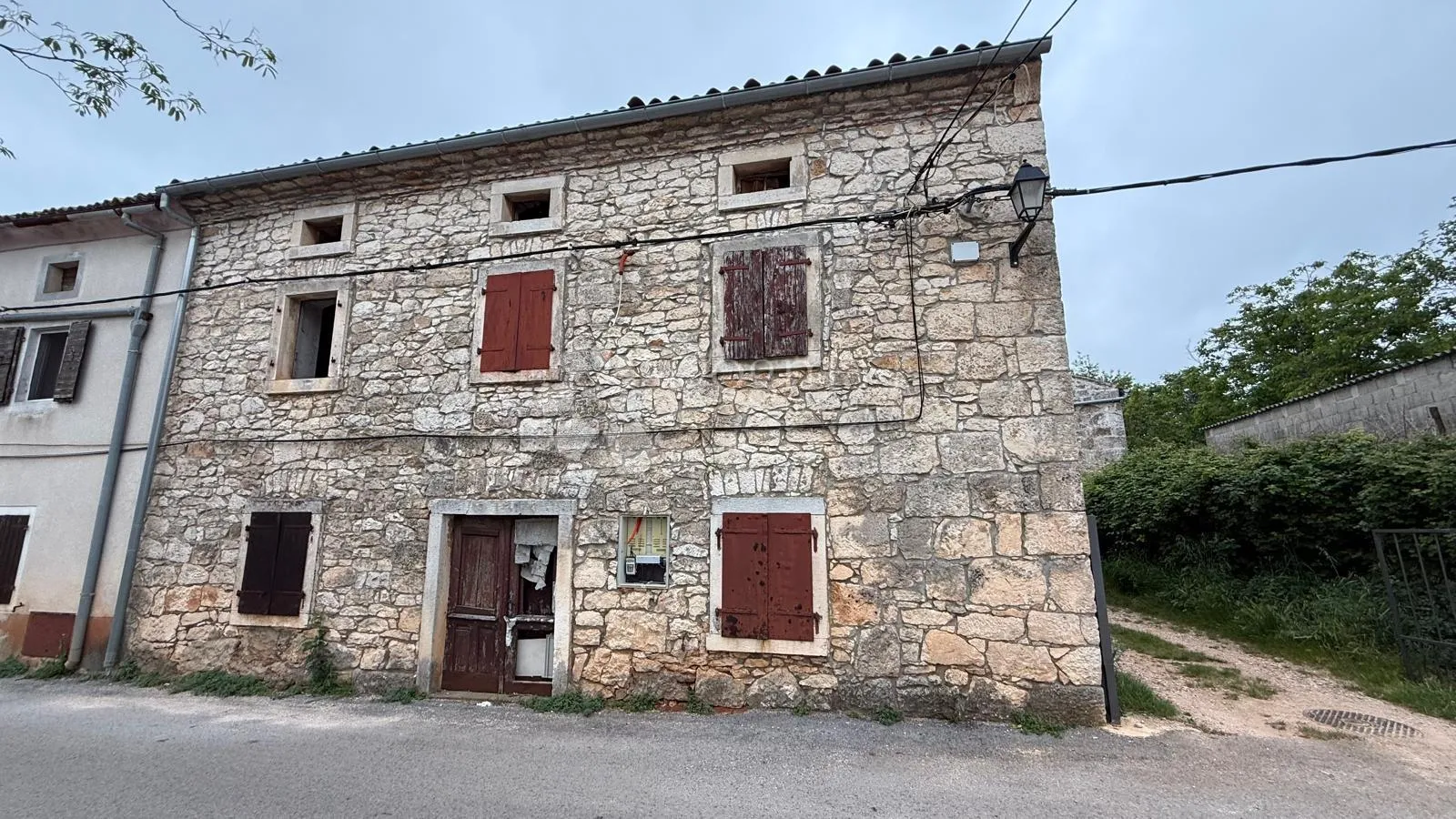 kamena priča za renovaciju na dobroj lokaciji - slika 7