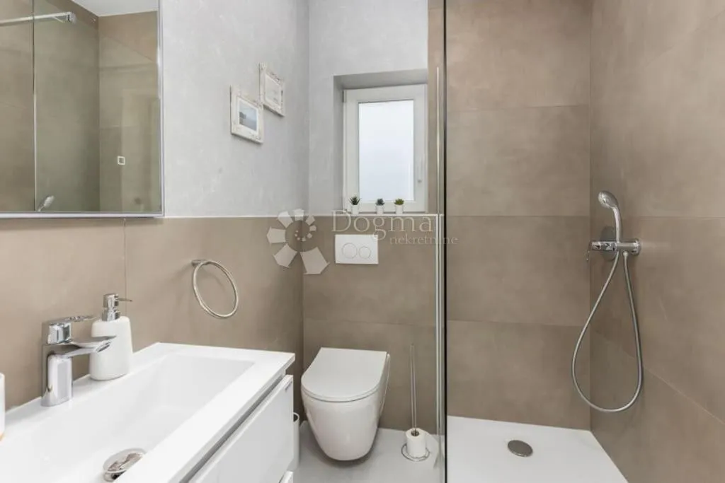 opatija, 85m2, pogled, bazen, parking - slika 13