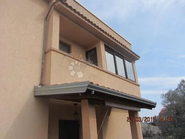 kuća sa tri apartmana - slika 3