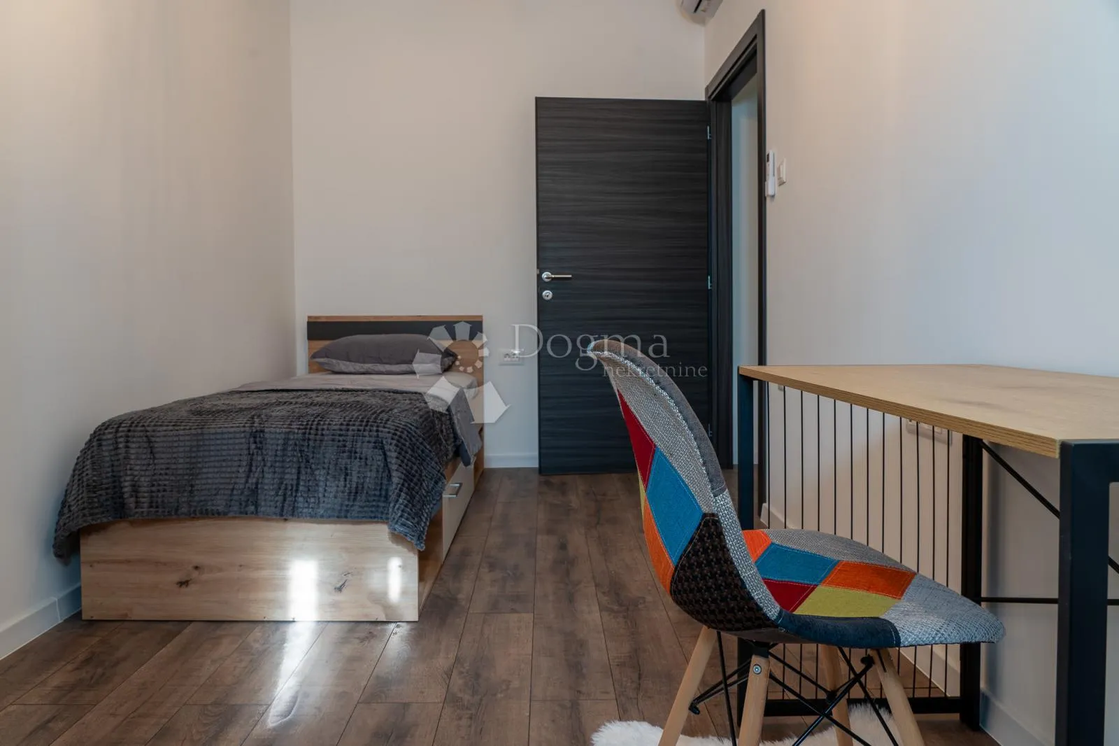 rijeka adaptiran, namješten stan 4s+db sa velikim balkonom - slika 10