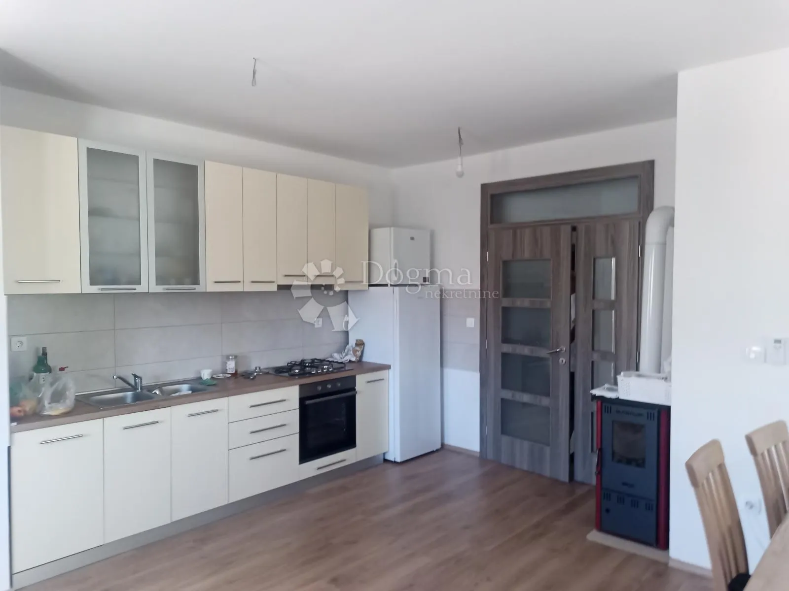 vodice - dvoetažni stan 130 m2 - slika 13