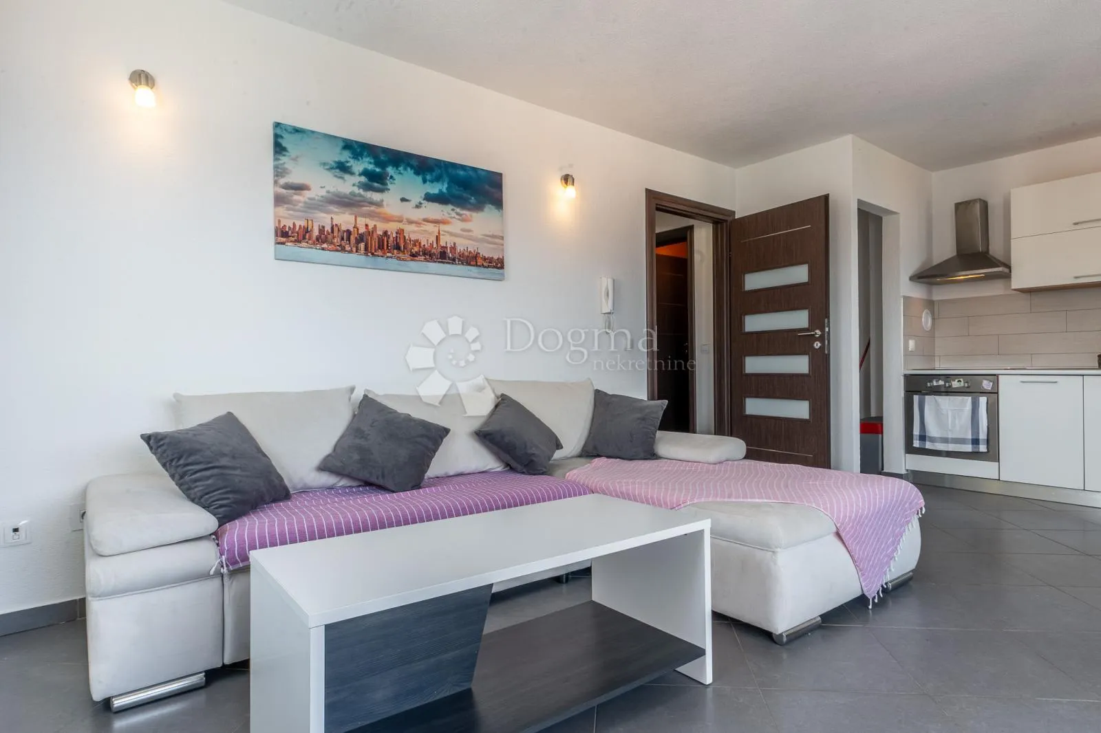 klimno, apartman na samo 250m od mora - slika 1