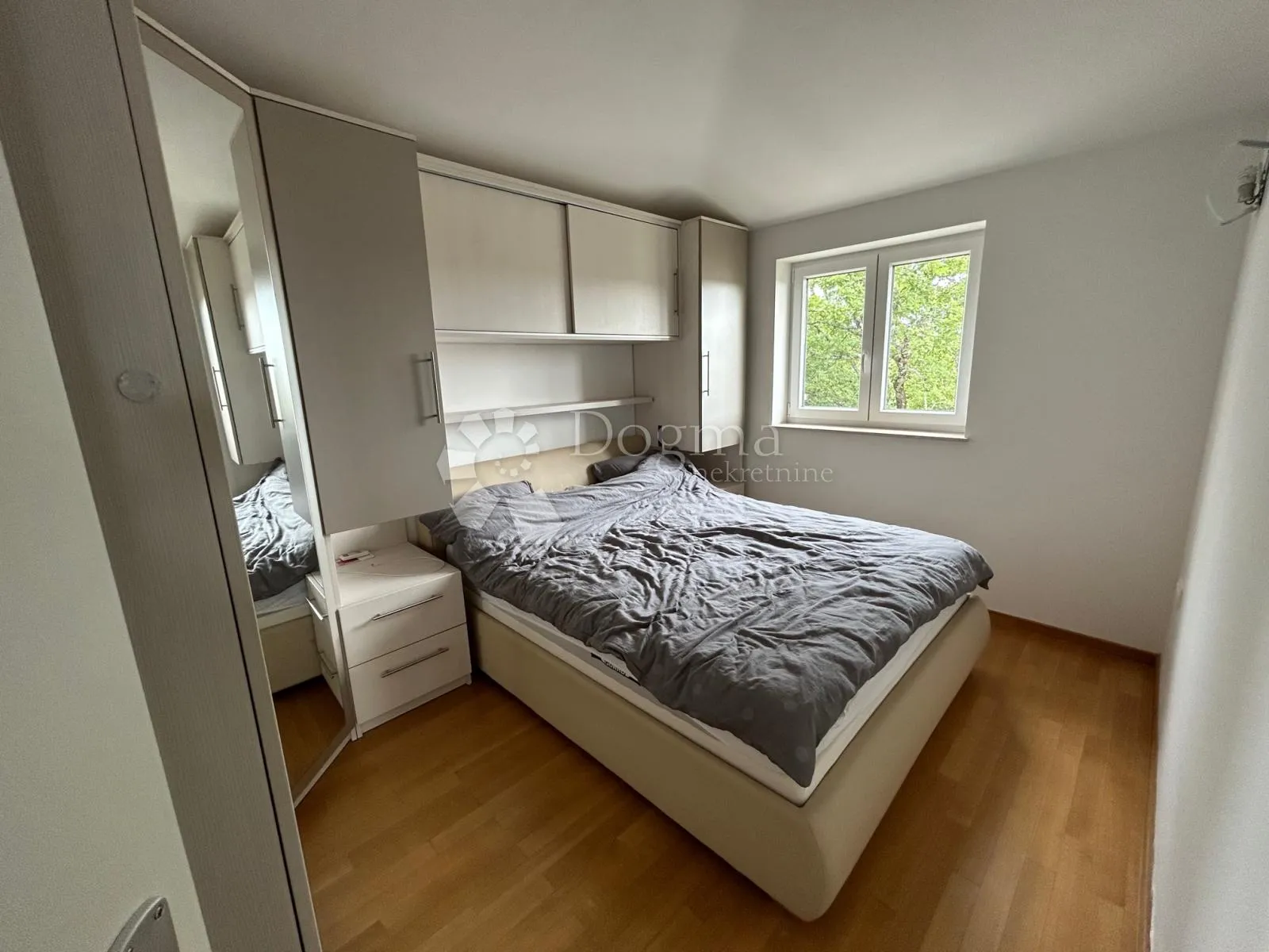 dvoetažni apartman u mirnom okružju - slika 7