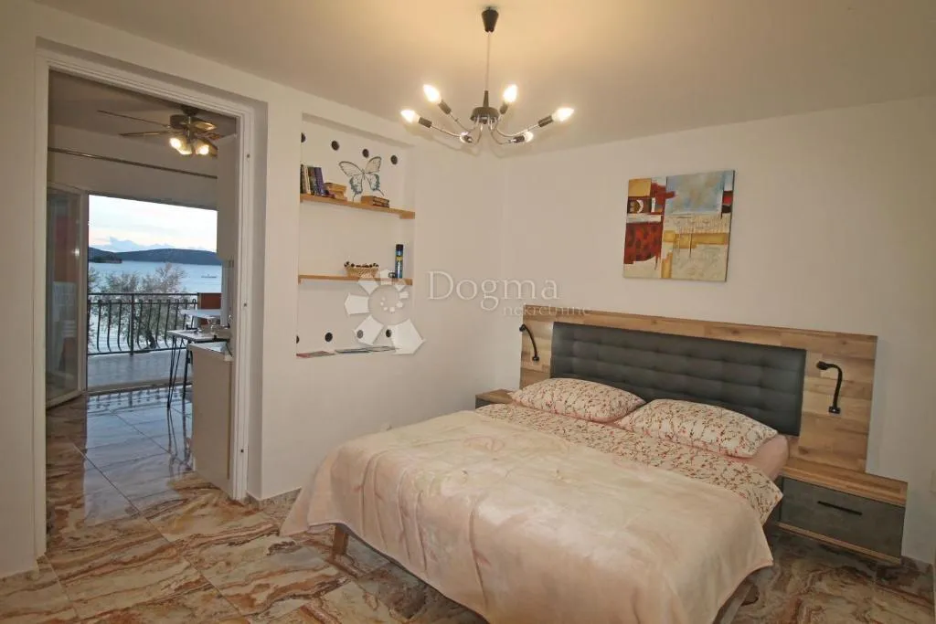 lovetovo -vodice, predivna kuća s 6 apartmana, prvi red do mora - slika 3