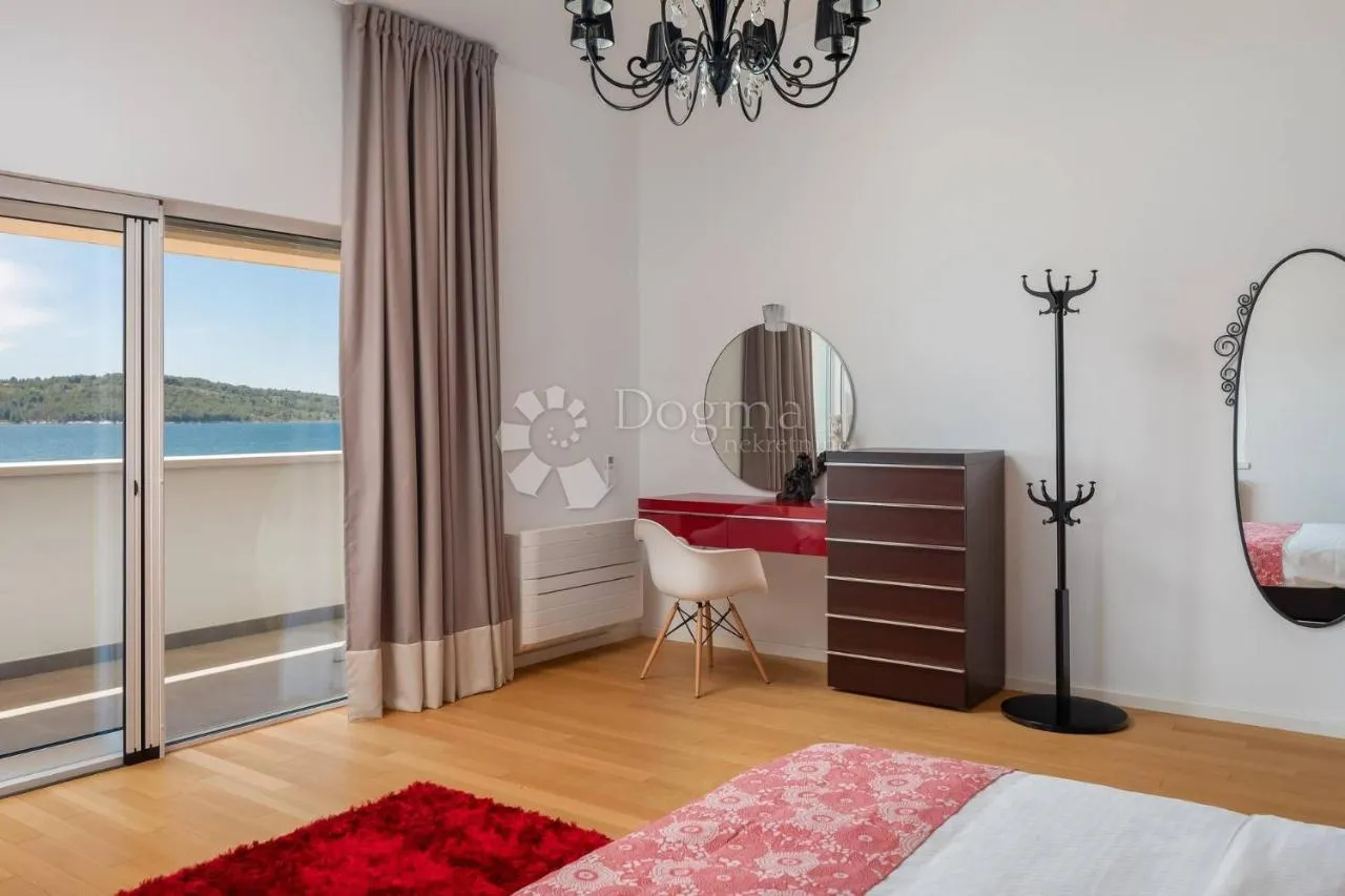 predivna vila prvi red do mora - slika 25