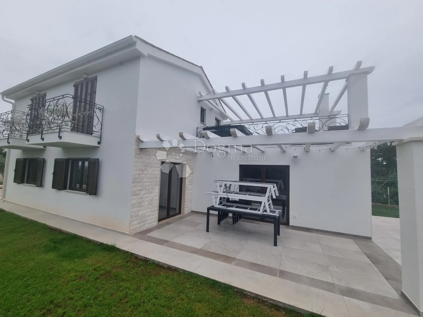 novoizgrađena vila u okolici barbana na brežuljku s otvorenim pogledom - slika 2