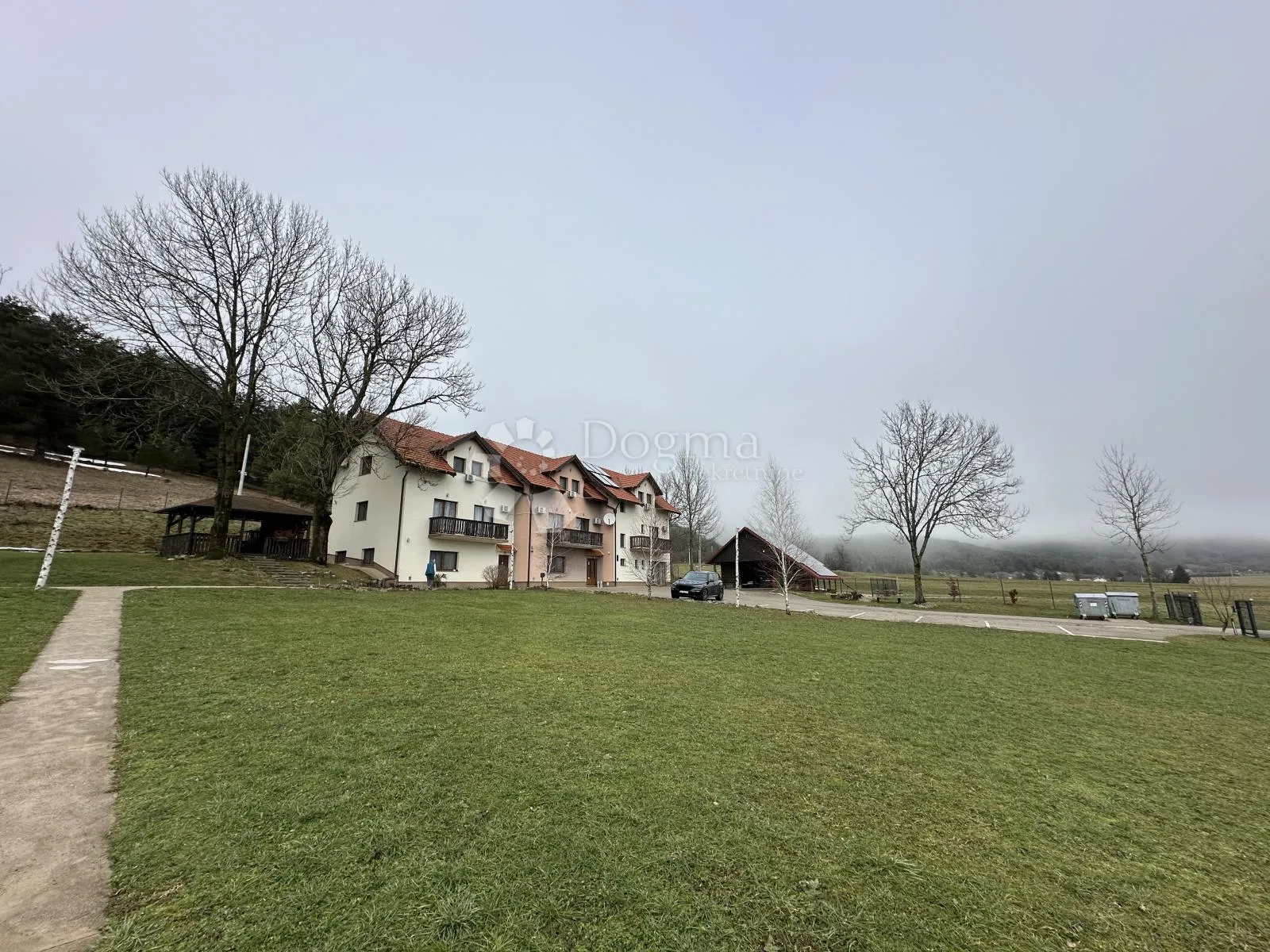 resort u srcu like nadomak plitvica - uhodan posao !!! - slika 4