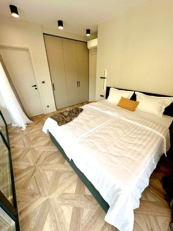 prestižna vila na impresivnoj lokaciji - slika 12