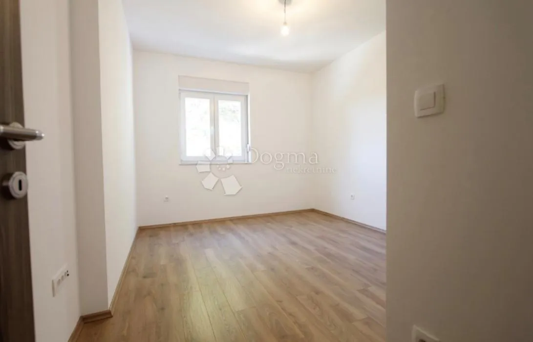 vodice - dvoetažni stan na 1. katu 130 m2 - slika 12
