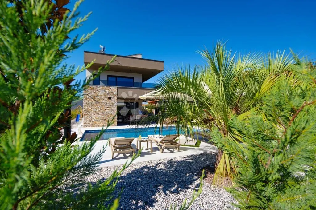 nova villa s bazenom, saunom i jacuzzijem - slika 26