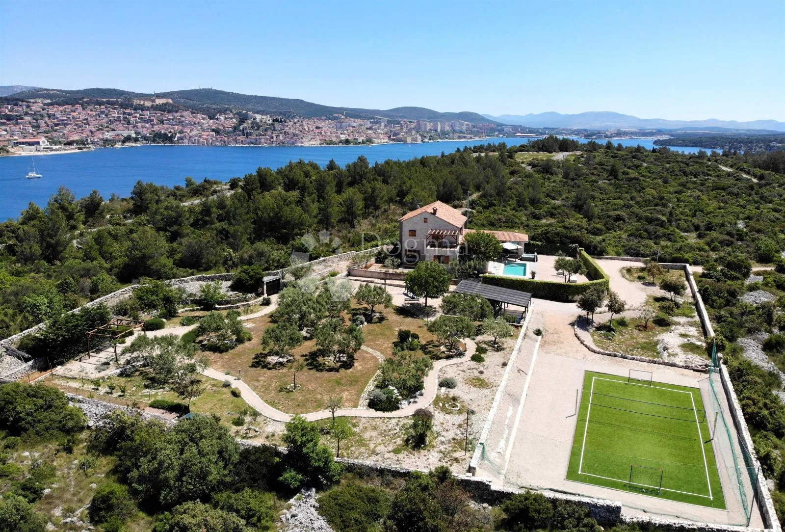 mediteranski raj u okolici šibenika - luksuzna vila na osami - slika 53