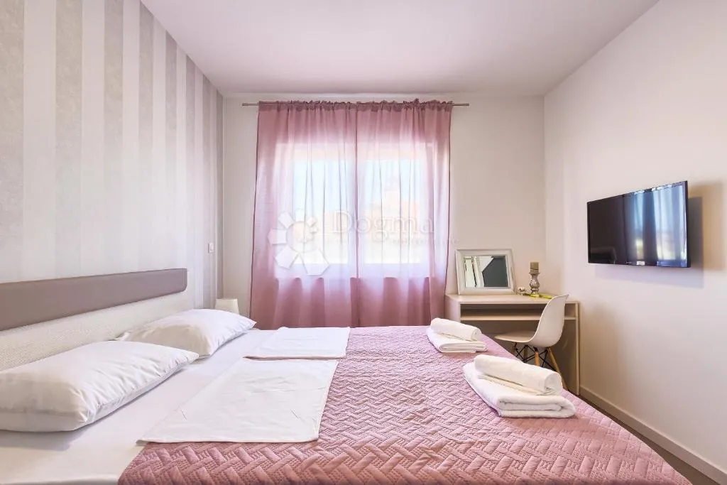 vila s 5 stanova na atraktivnoj lokaciji - slika 28