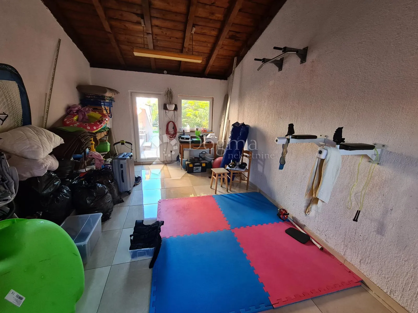 pula kuća sa 4 stana, okućnicom i garažom! pula, centar - slika 22