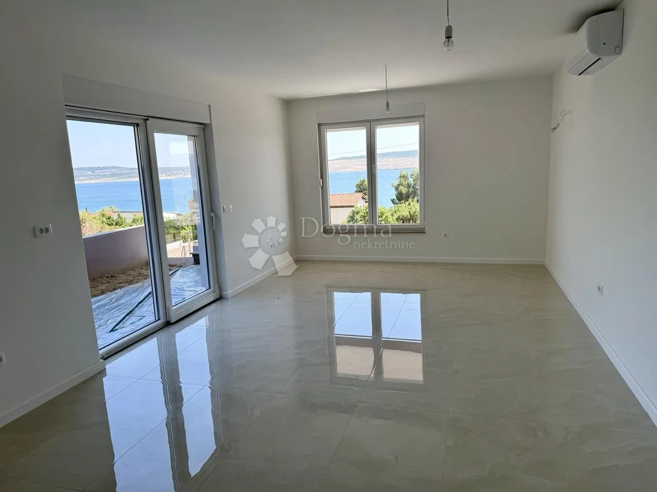 novogrdanja jednosoban apartman prizemlje seline - slika 9