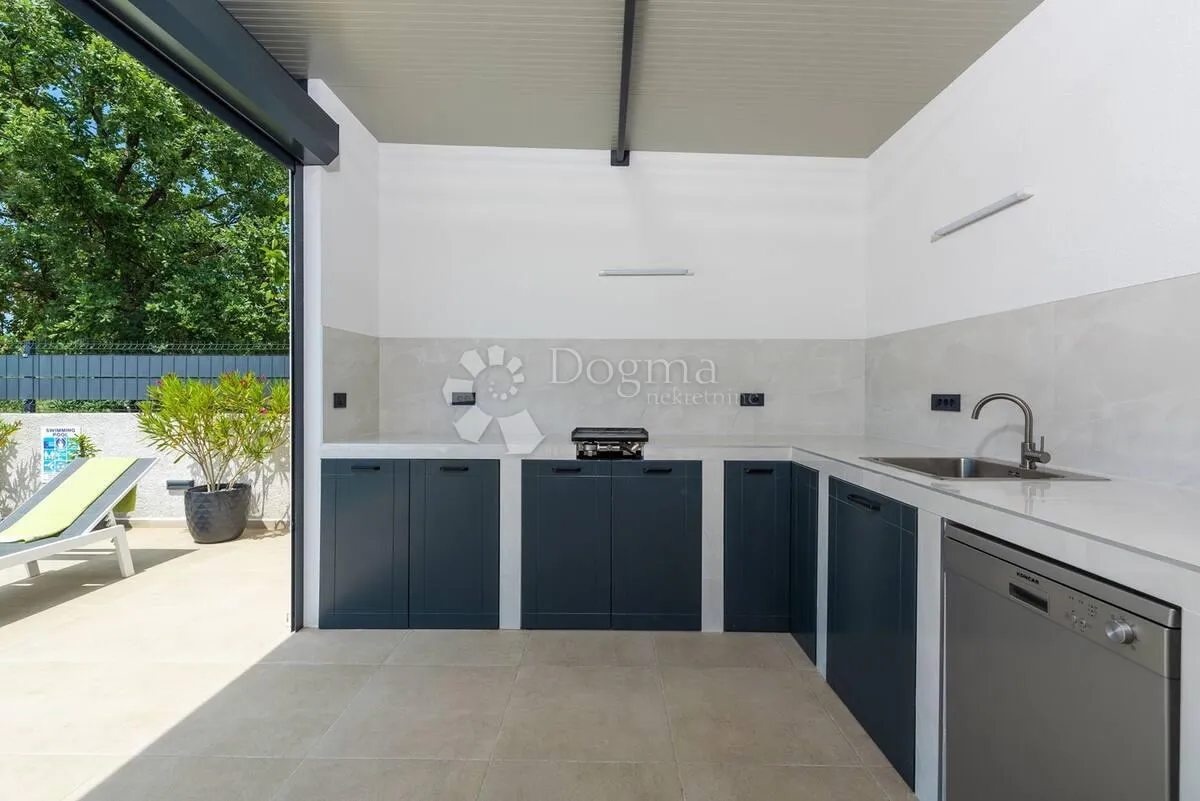 villa s bazenom i jacuzzijem - poreč - slika 18