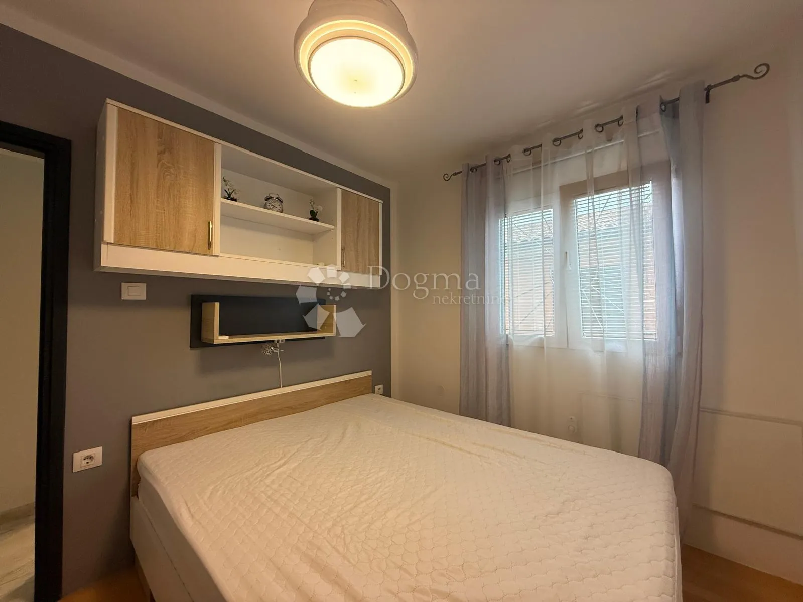 kuća s 2 stana - 300 m od mora - slika 25