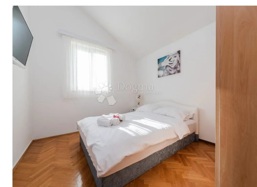 villa s bazenom u privlaci - slika 13