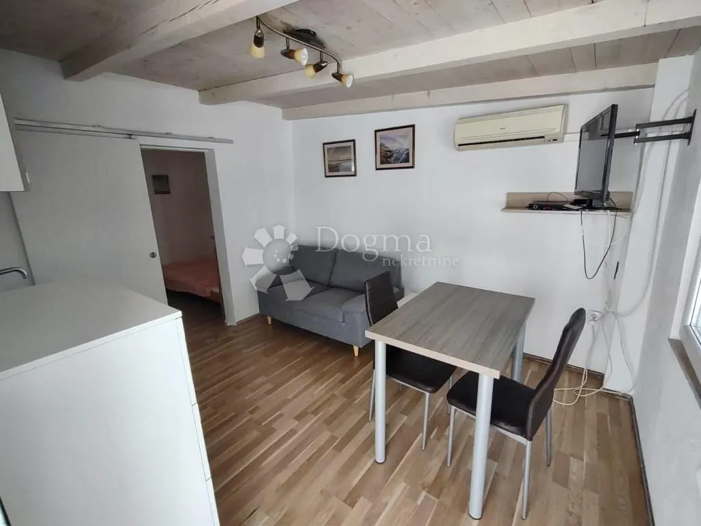 pula, kuća sa dvije stambene jedinice na mirnoj lokaciji - slika 14