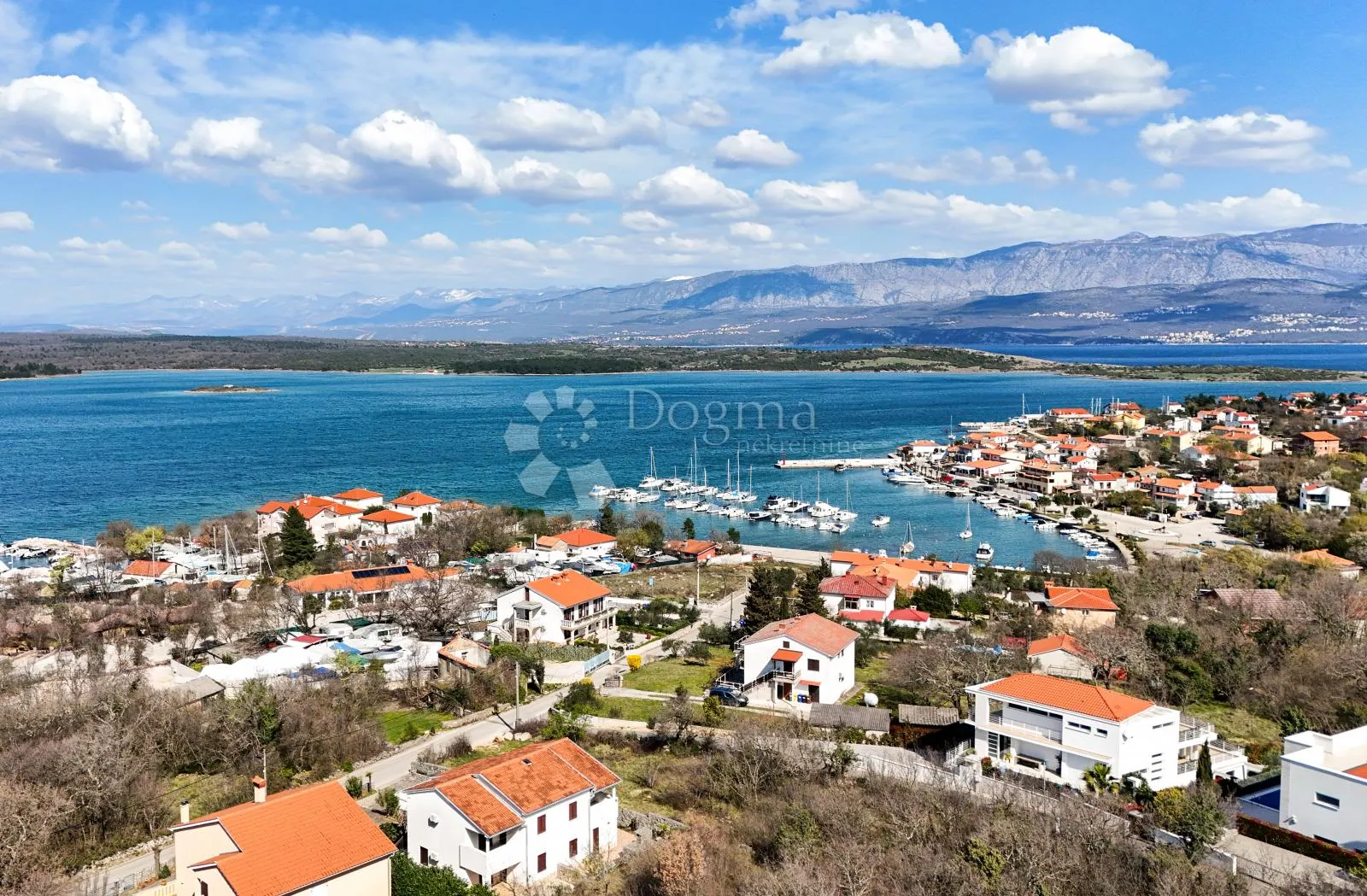 klimno, vila s bazenom i 6 app na svega 250m od mora - slika 9
