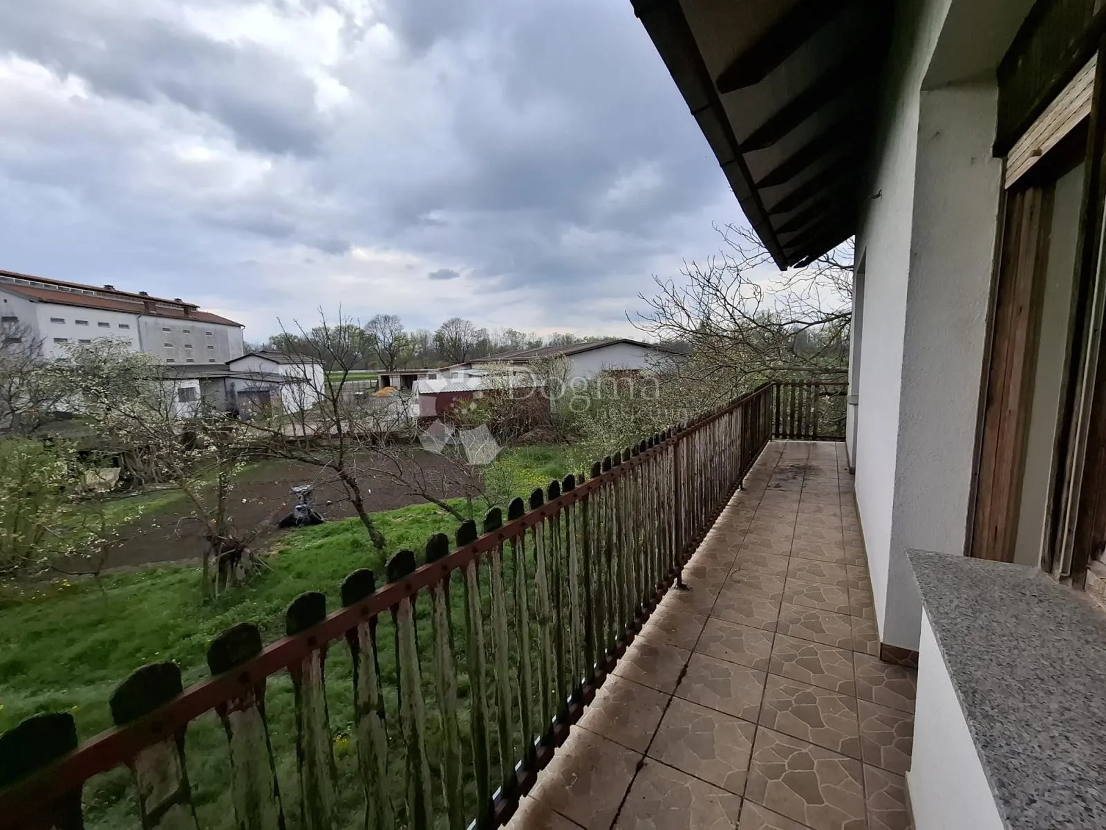 kuća u županji, mirno i centralno, 4 sobe - slika 11
