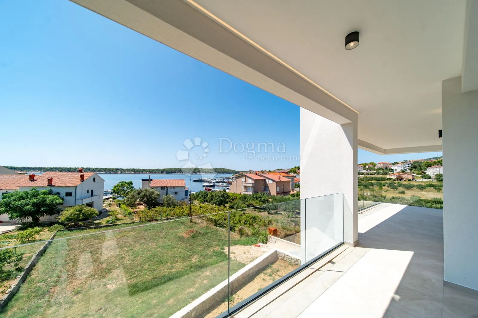 luksuzni penthouse s privatnom prostranom krovnom terasom i prekrasnim pogledom na more, barbat. - slika 27