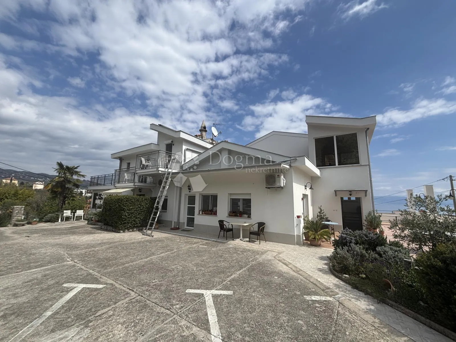 lovran, centar, kuća s apartmanima, 690m2 - slika 17