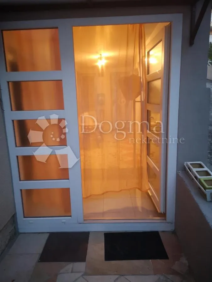 prostrani apartman 79.36m² u centru crikvenice! - slika 13