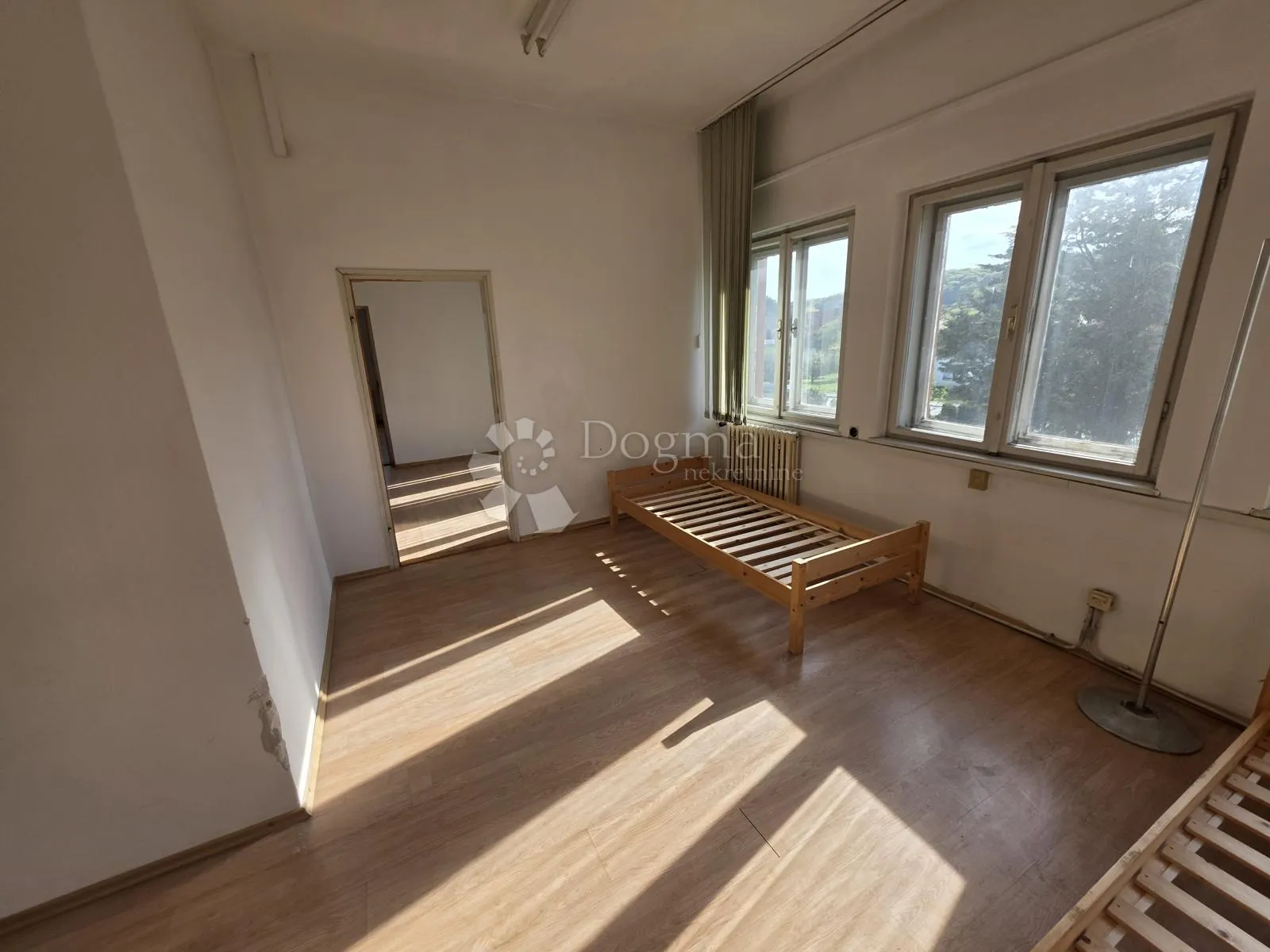 najam uredskog prostora cca 298m² - 8 ureda, spremište - slika 14