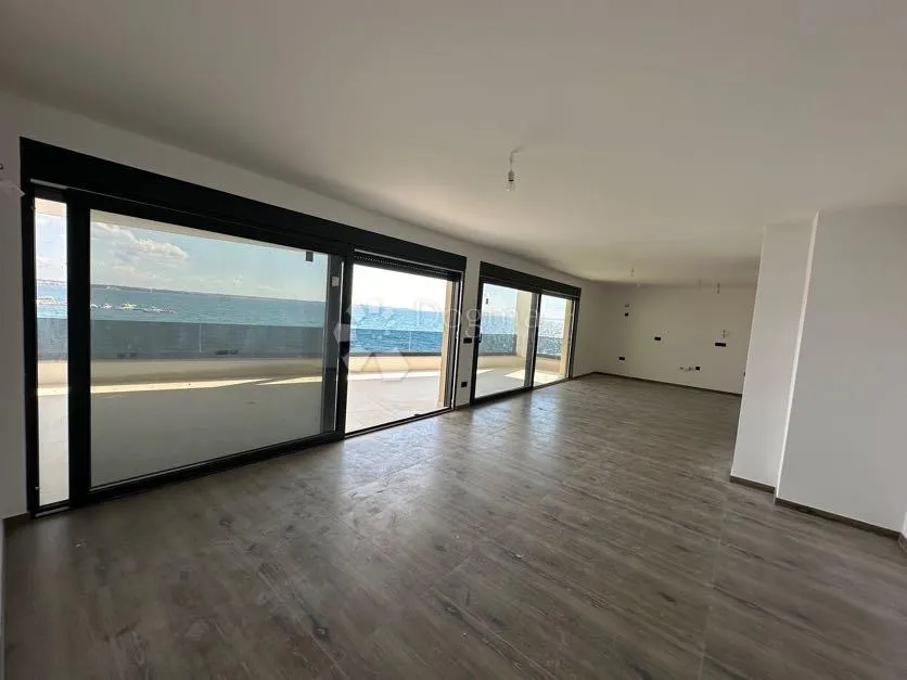 luksuzni apartman na moru - slika 18