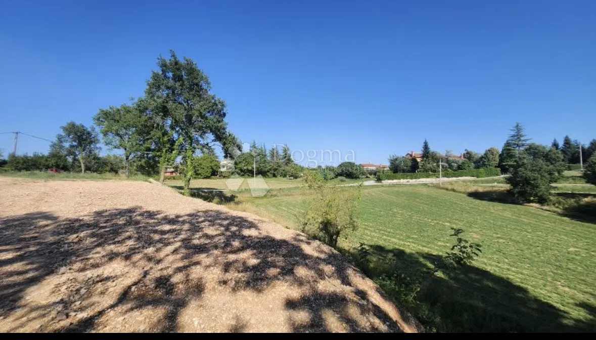 idealna parcela za gradnju obiteljske kuće – 670 m² - slika 2