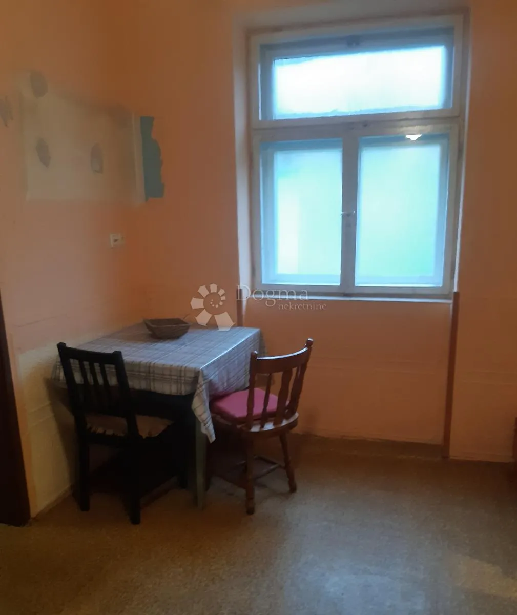 kuća za adaptaciju u drežnici sa 8 stanova - slika 14