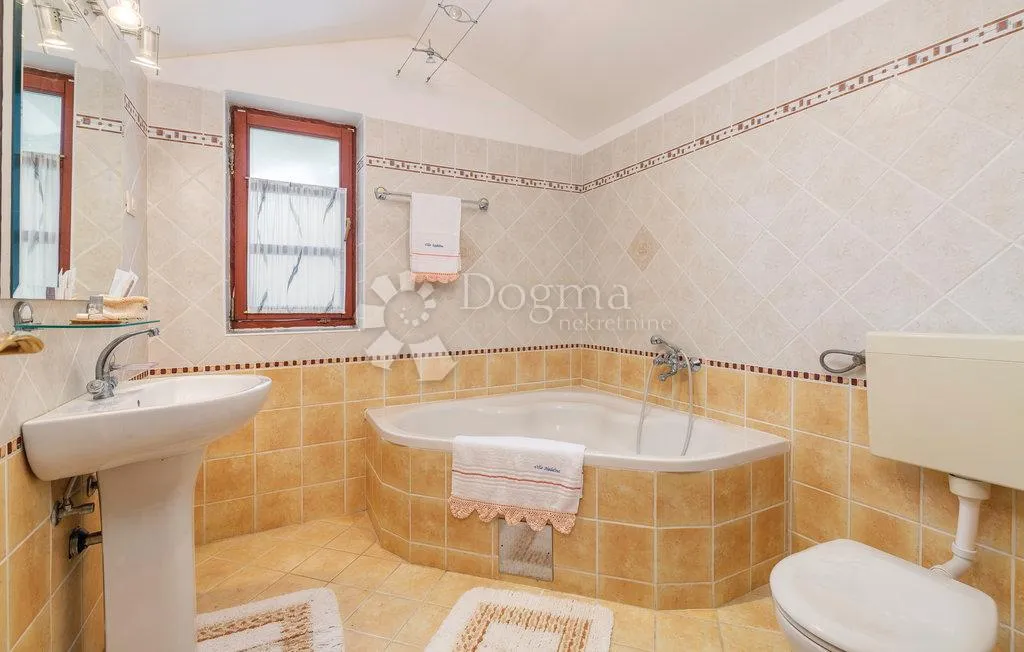 kamena kuća na šarmantnom imanju - slika 44