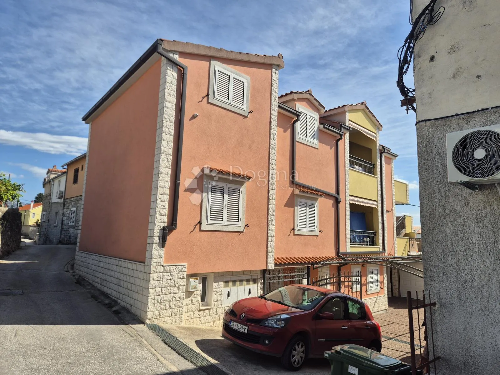 kuća: solin, 300m2 - slika 1