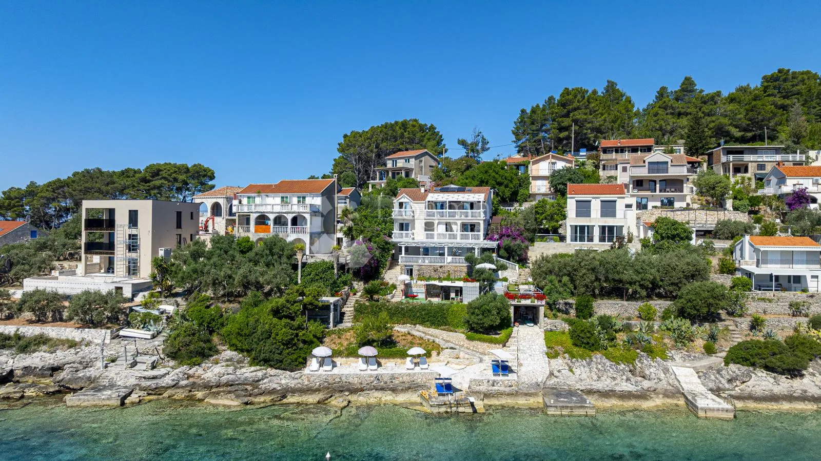 prvi red do mora: samoodrživa apartmanska vila s uhodanim poslovanjem – vela luka, korčula - slika 19