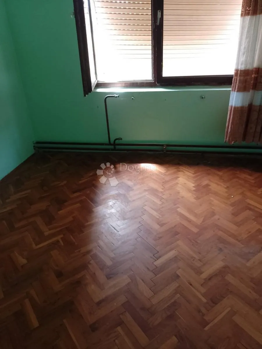 sunčan i uredan posjed u gradu duhova - slika 22