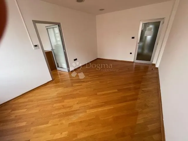 brajda-107m2-poslovni prostor 6 ureda,lift,dva ulaza - slika 6