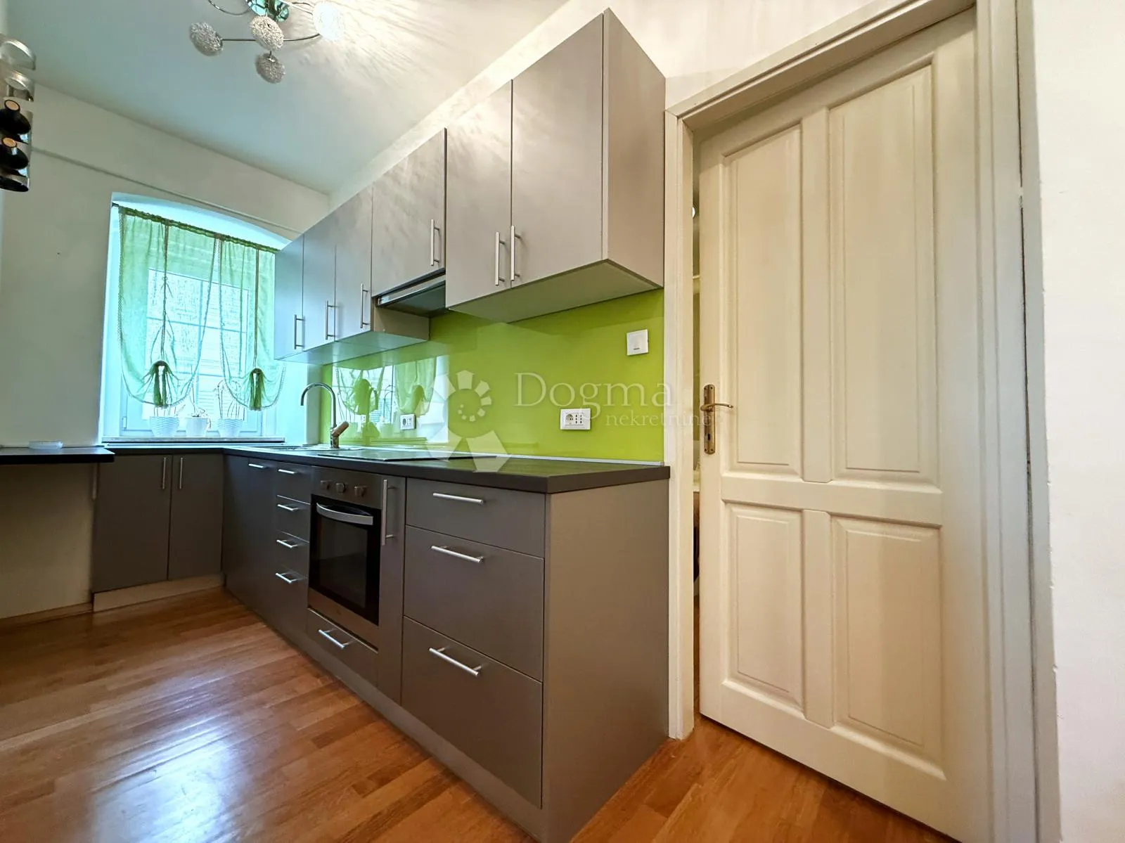 ugodan apartman u najužem centru opatije ! rijetko ! - slika 5