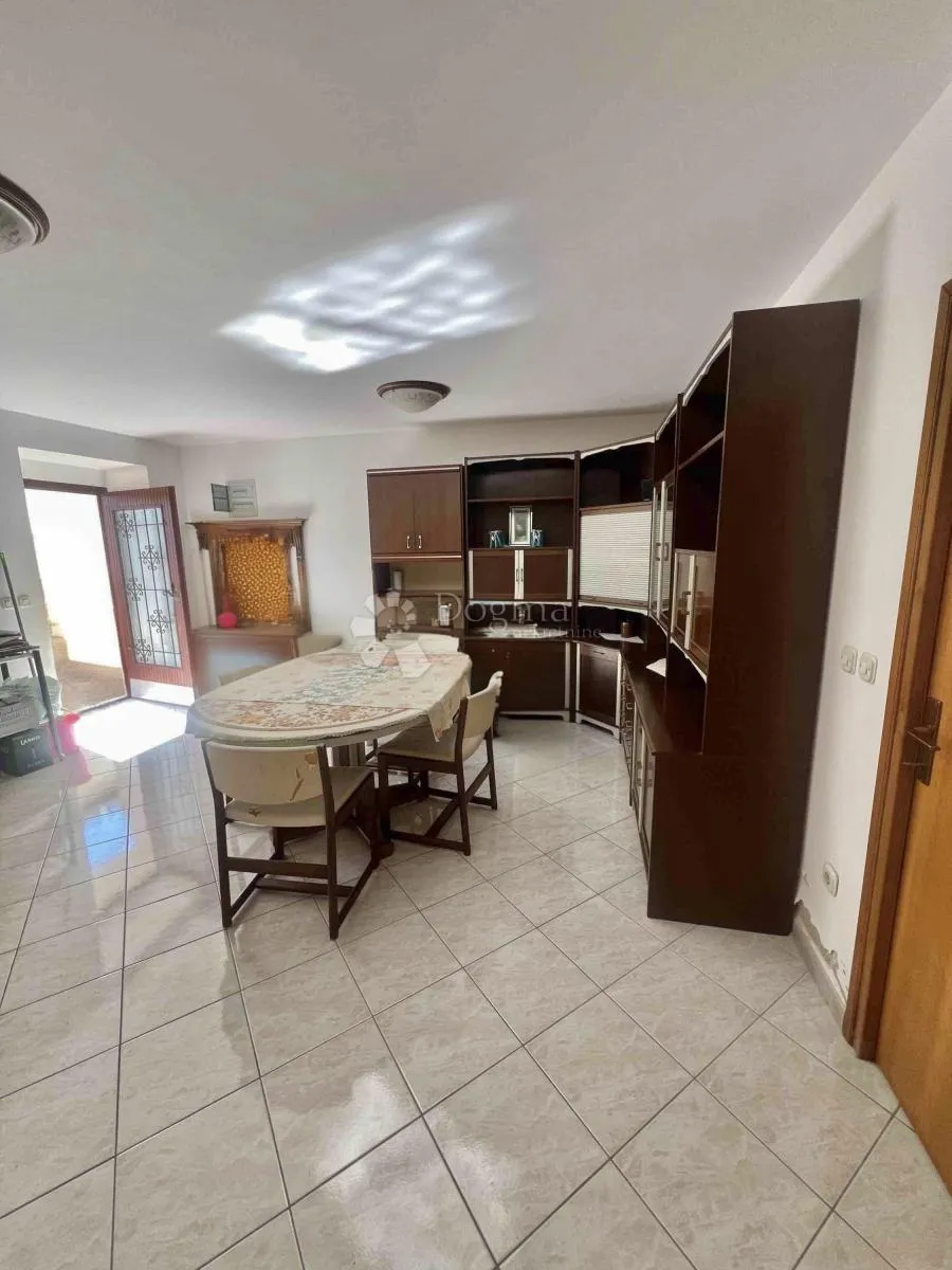 duplex -dvije kuće sa ljetnom kuhinjom i garažom - slika 9