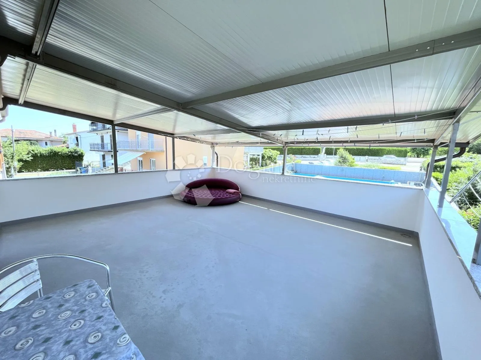 prekrasna villa s bazenom - slika 23