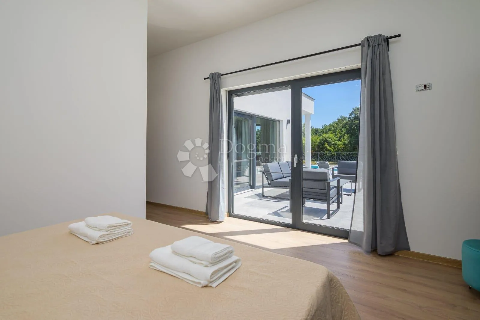 prekrasna villa s okućnicom od 983m2 i bazenom, mirna lokacija - slika 12