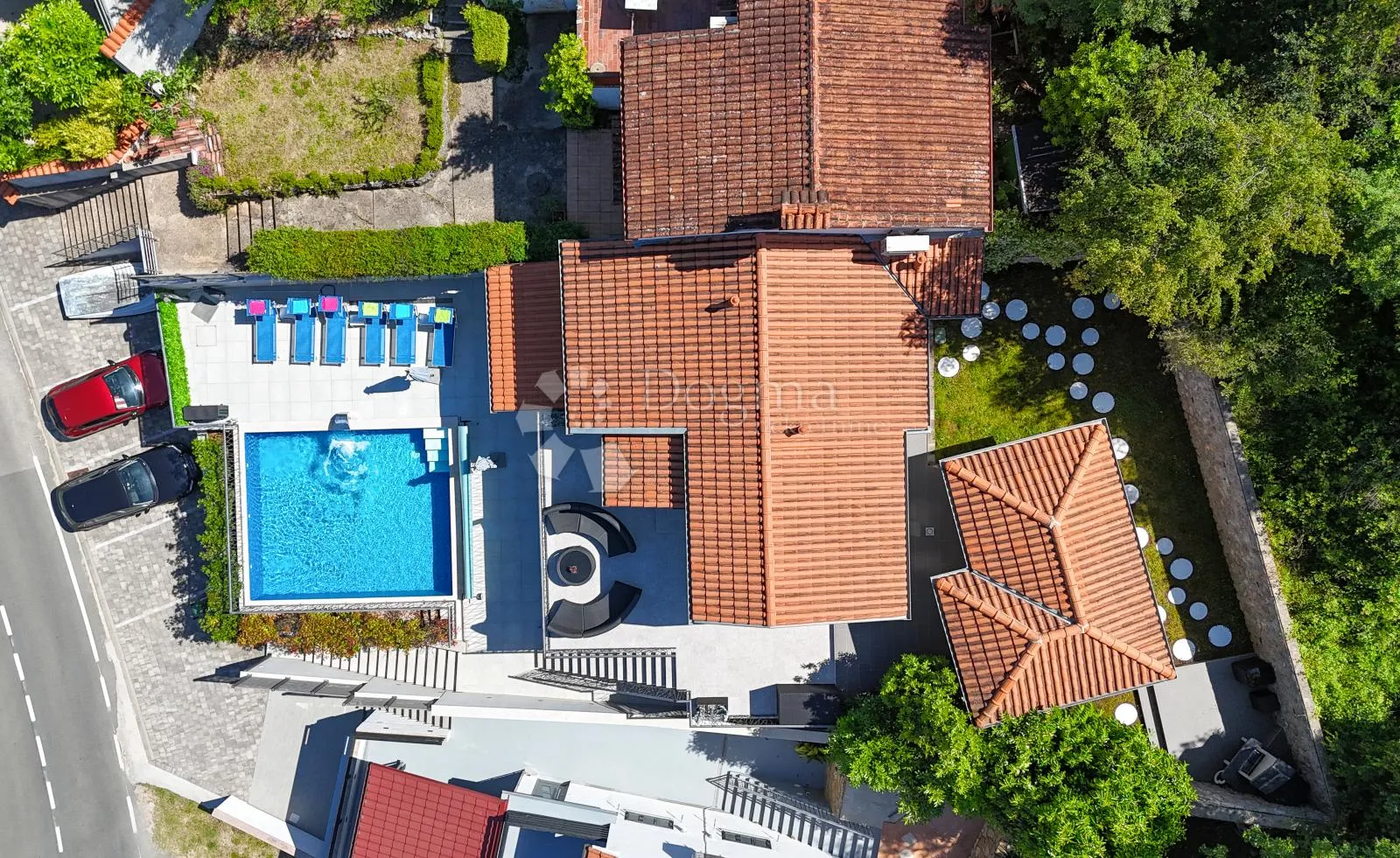 vila s bazenom na krku – odmor i investicija! - slika 38