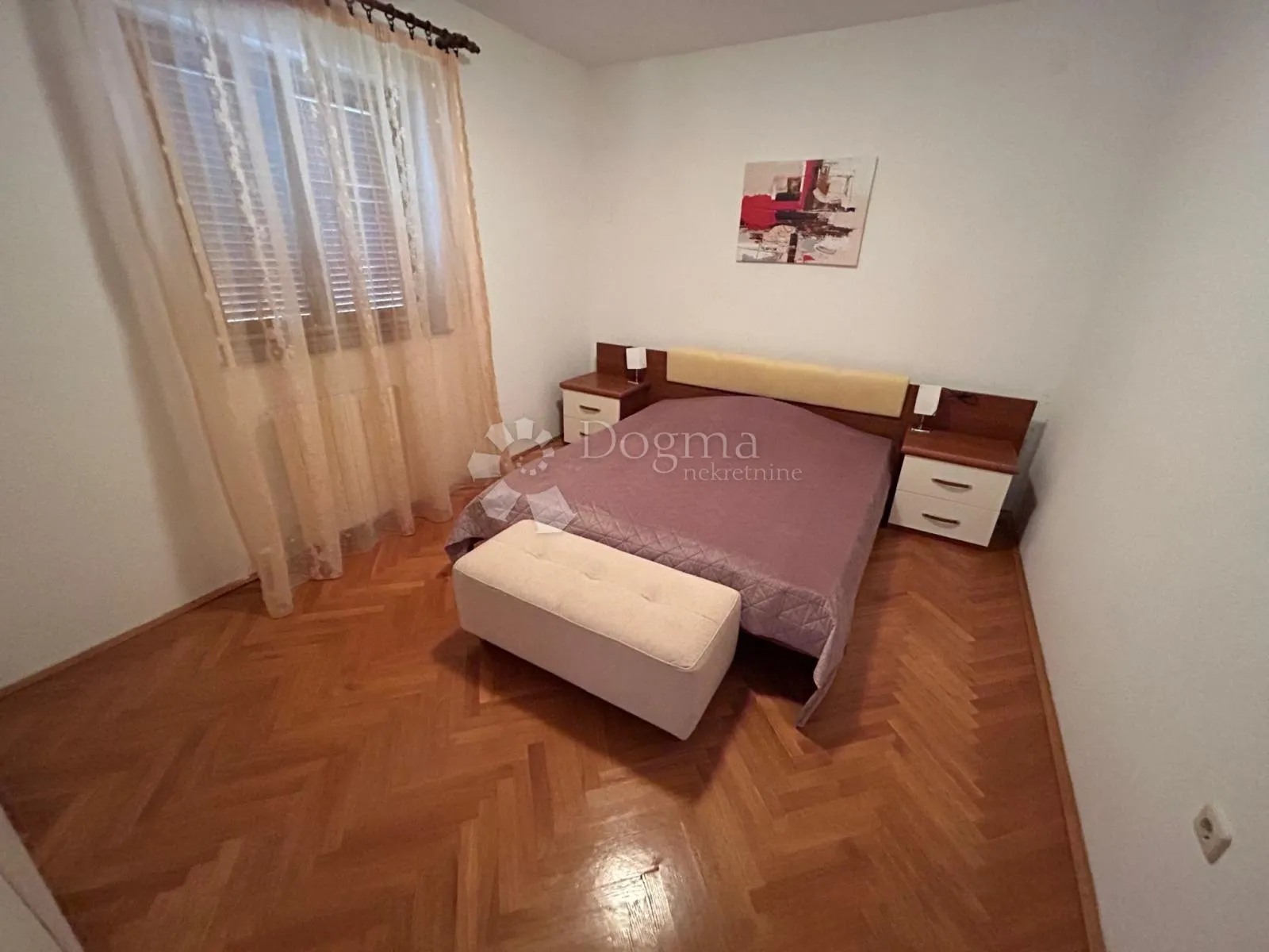 ugodan apartman- novija zgrada, blizina mora ! - slika 6