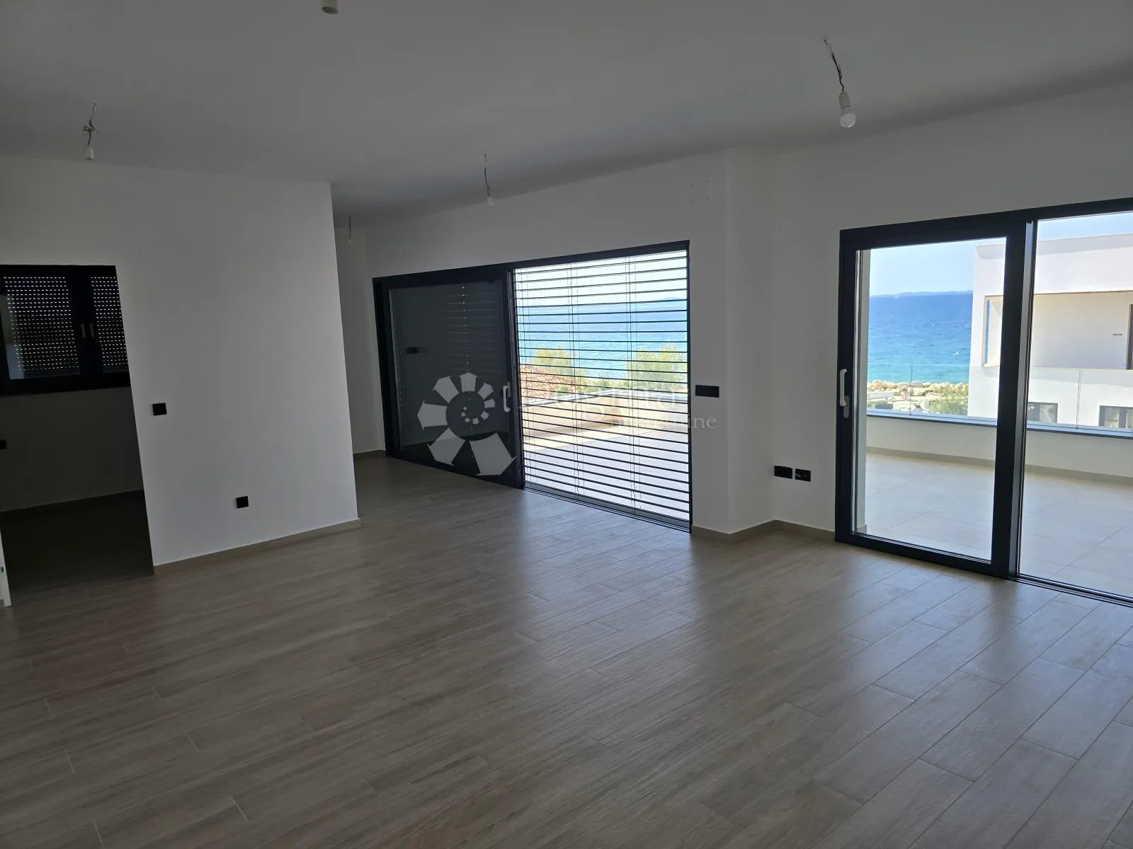 predivan penthaus 20 metara od mora - slika 2