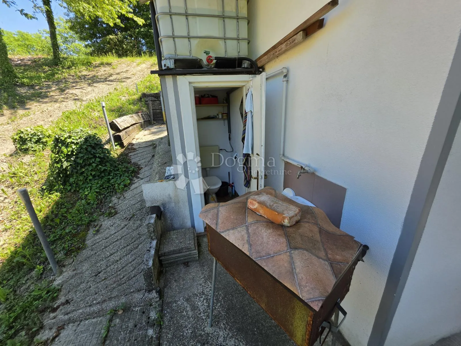 šarmantna vikend kućica s velikom okućnicom, privatnošću i vlastitim izvorima energije i vode - slika 16